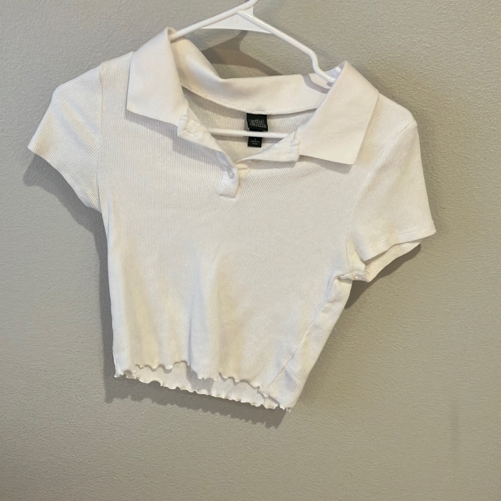 White tee